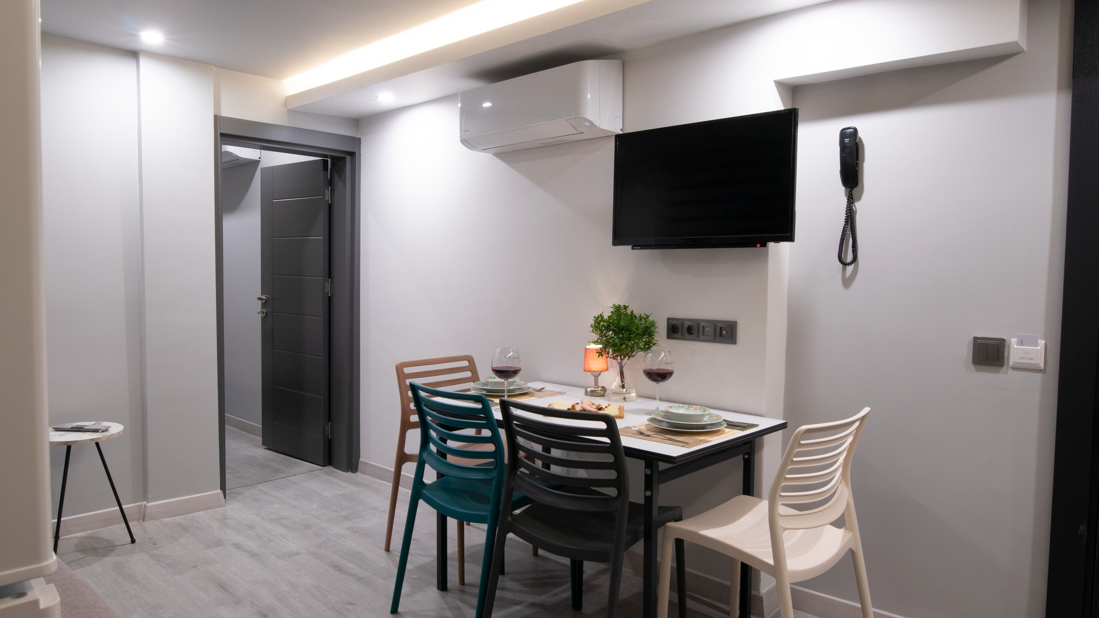 Opera Suites 0*