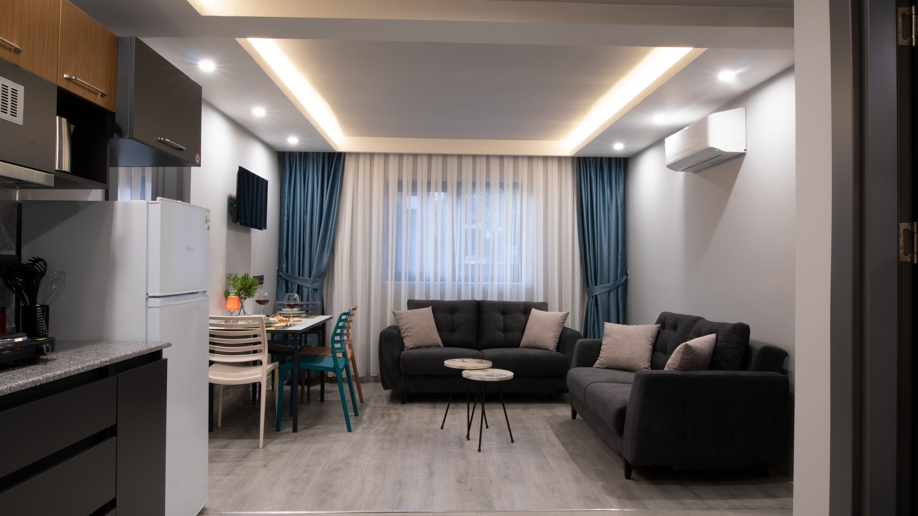 Opera Suites 0*