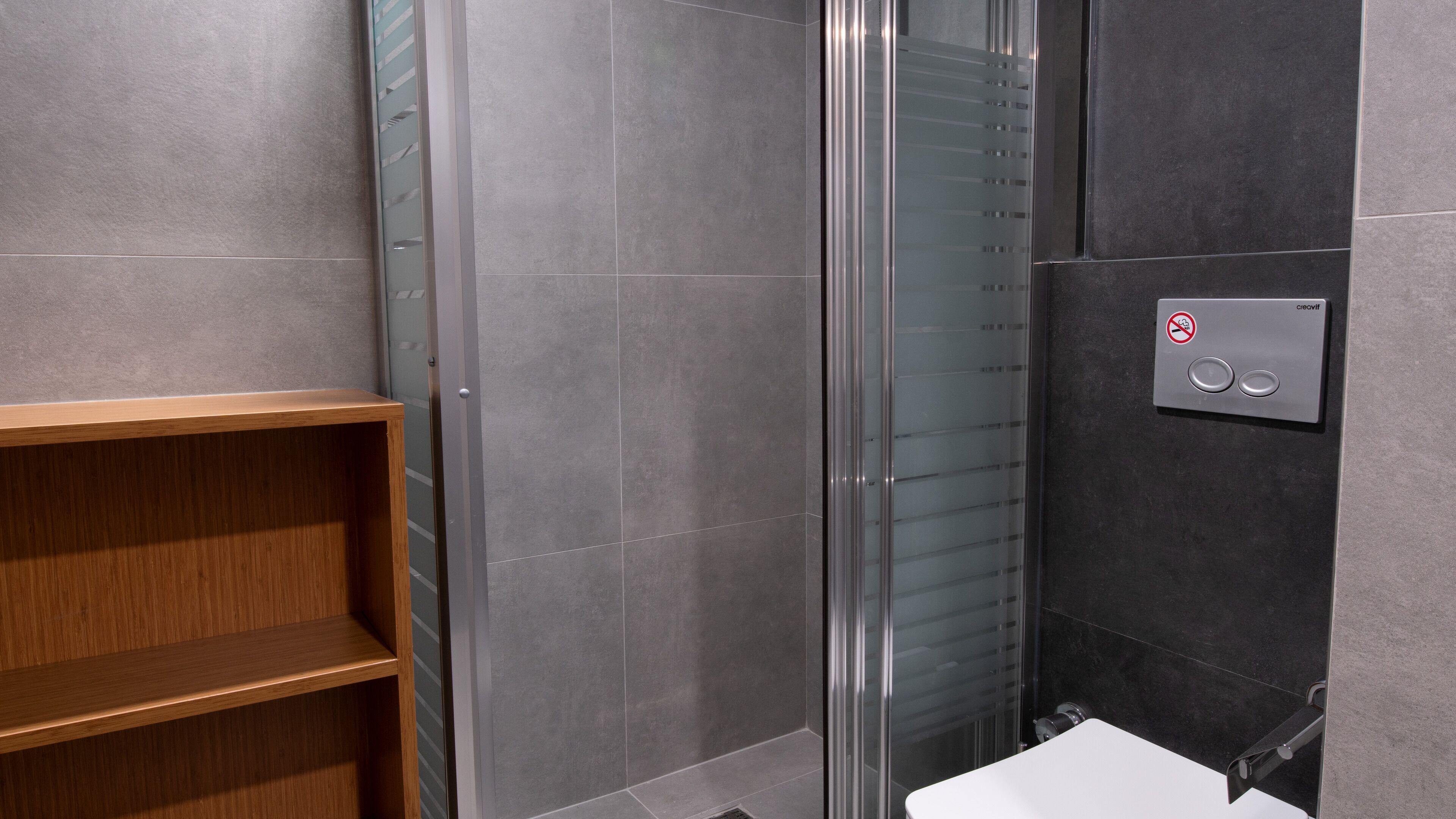 Opera Suites 0*