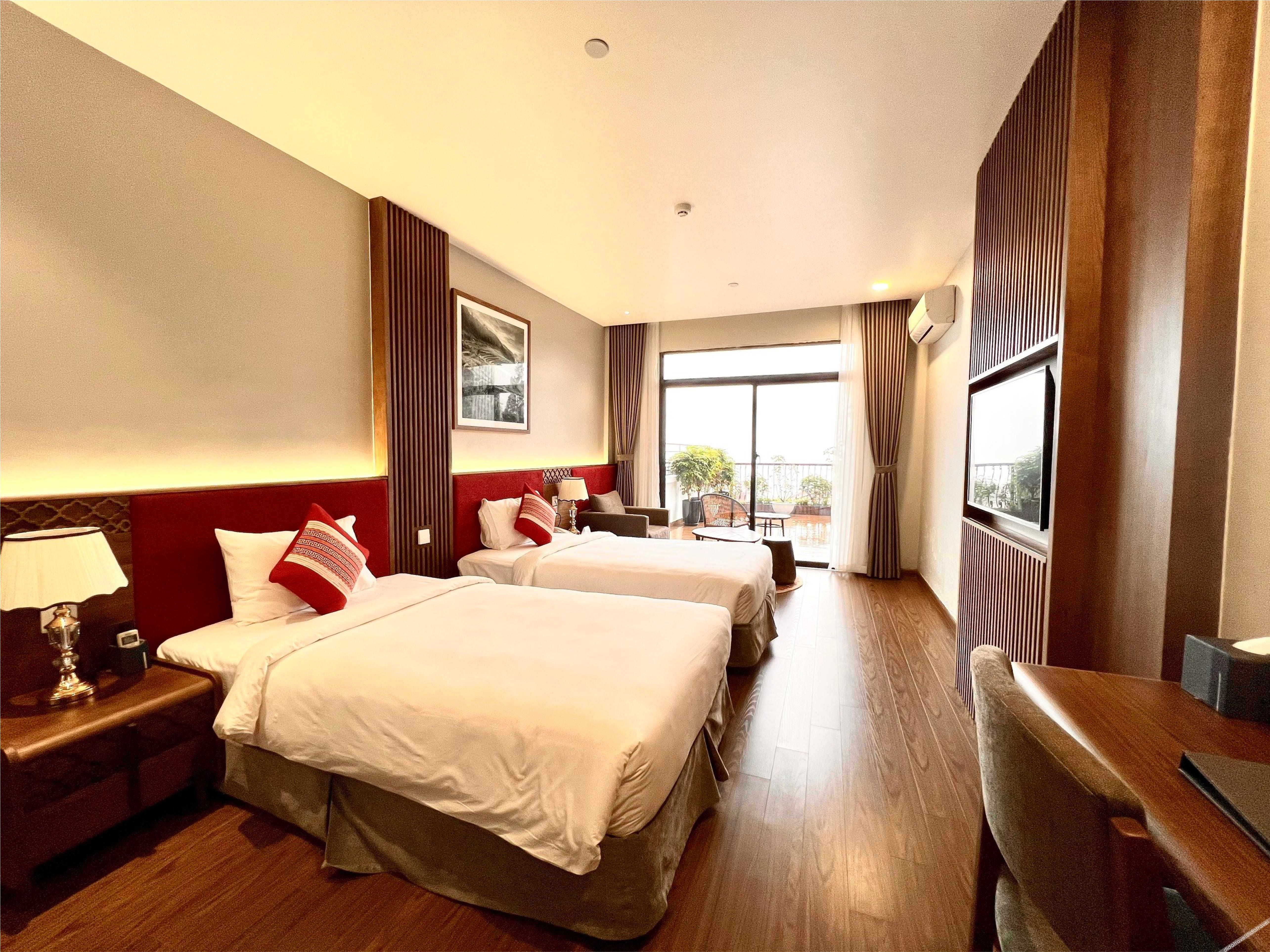 DeLaSol Sapa 4*