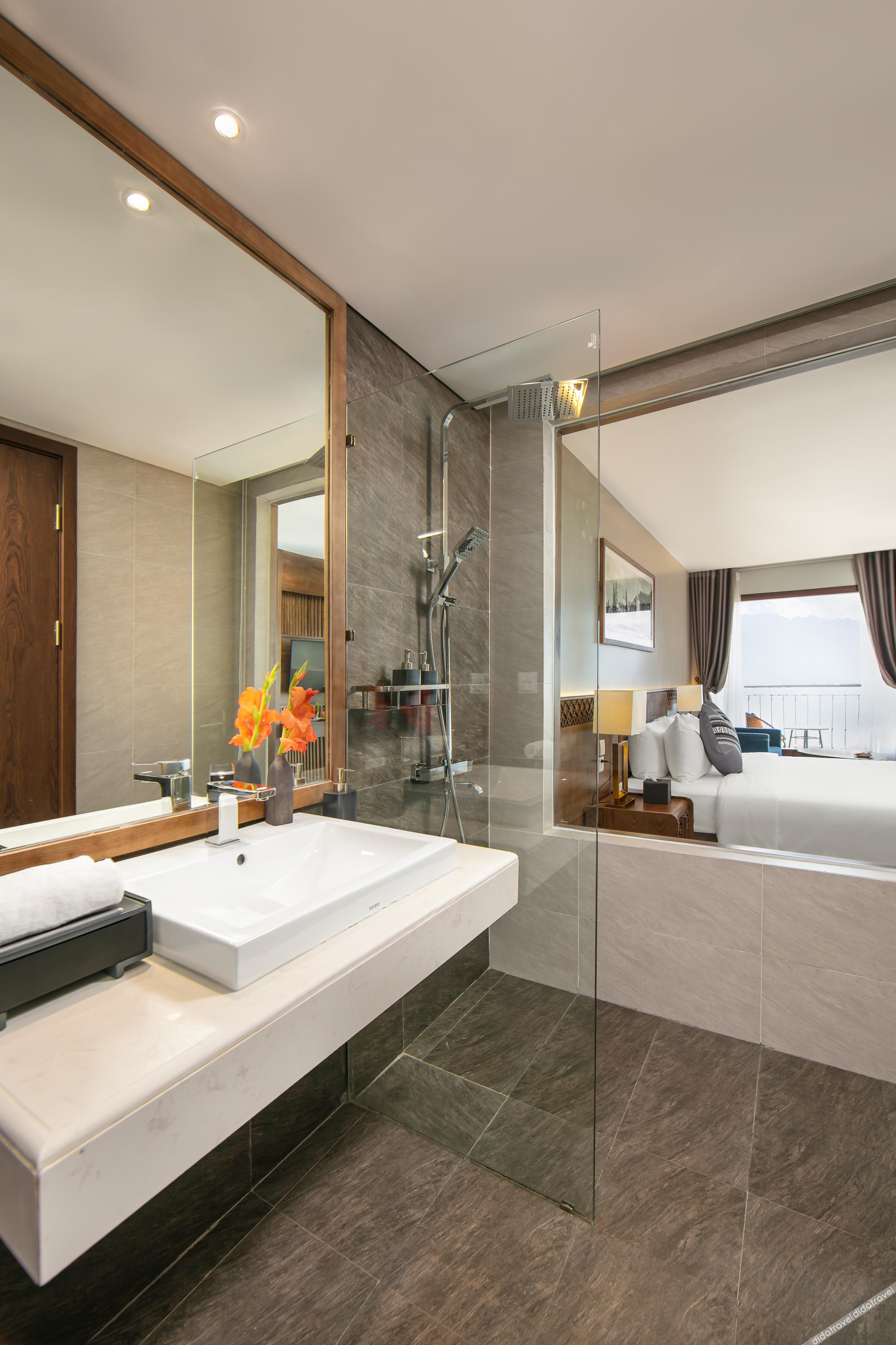 DeLaSol Sapa 4*