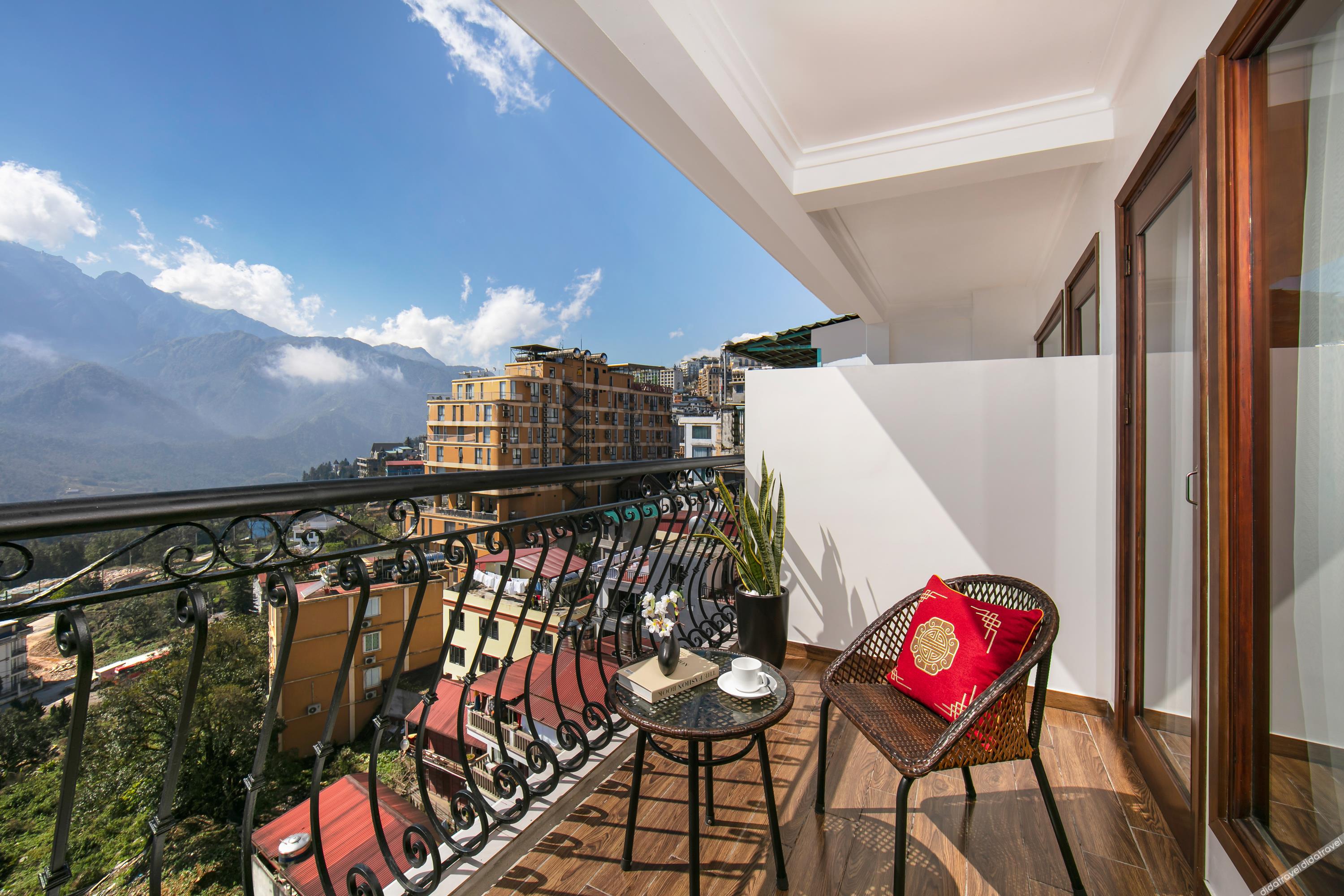 DeLaSol Sapa 4*