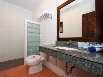 Kamala Beachfront Apartment 0*