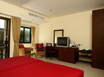 Kamala Beachfront Apartment 0*