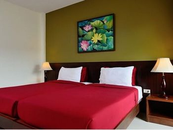 Kamala Beachfront Apartment 0*
