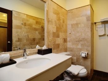 Kamala Beachfront Apartment 0*