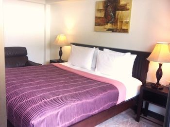 Kamala Beachfront Apartment 0*