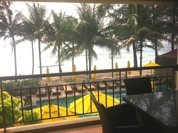 Kamala Beachfront Apartment 0*