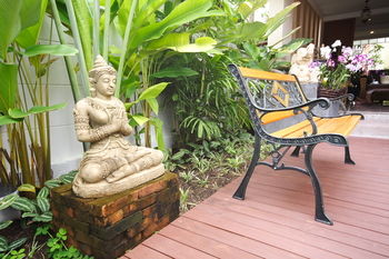 Kamala Beachfront Apartment 0*