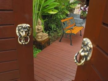 Kamala Beachfront Apartment 0*