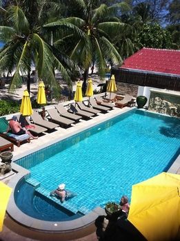 Kamala Beachfront Apartment 0*