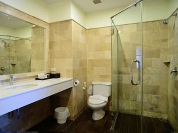 Kamala Beachfront Apartment 0*