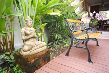 Kamala Beachfront Apartment 0*