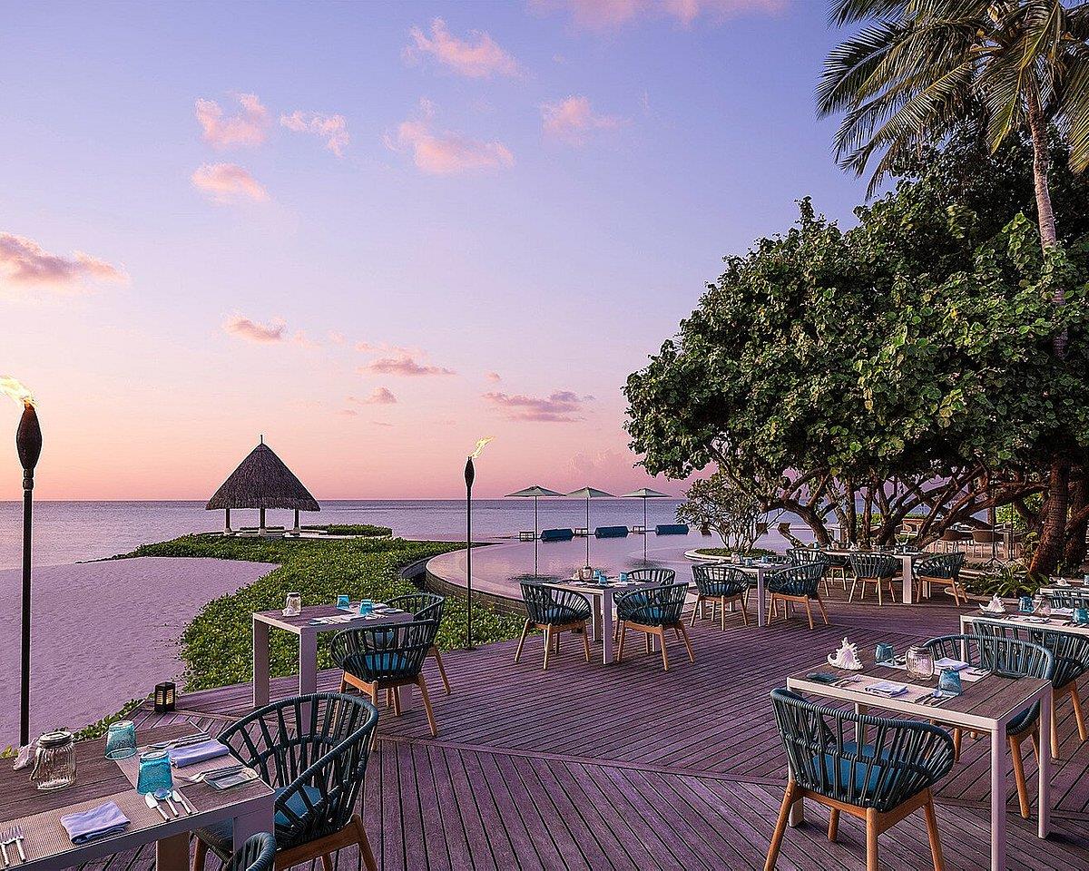 Four Seasons Resort Maldives at Kuda Huraa 5*