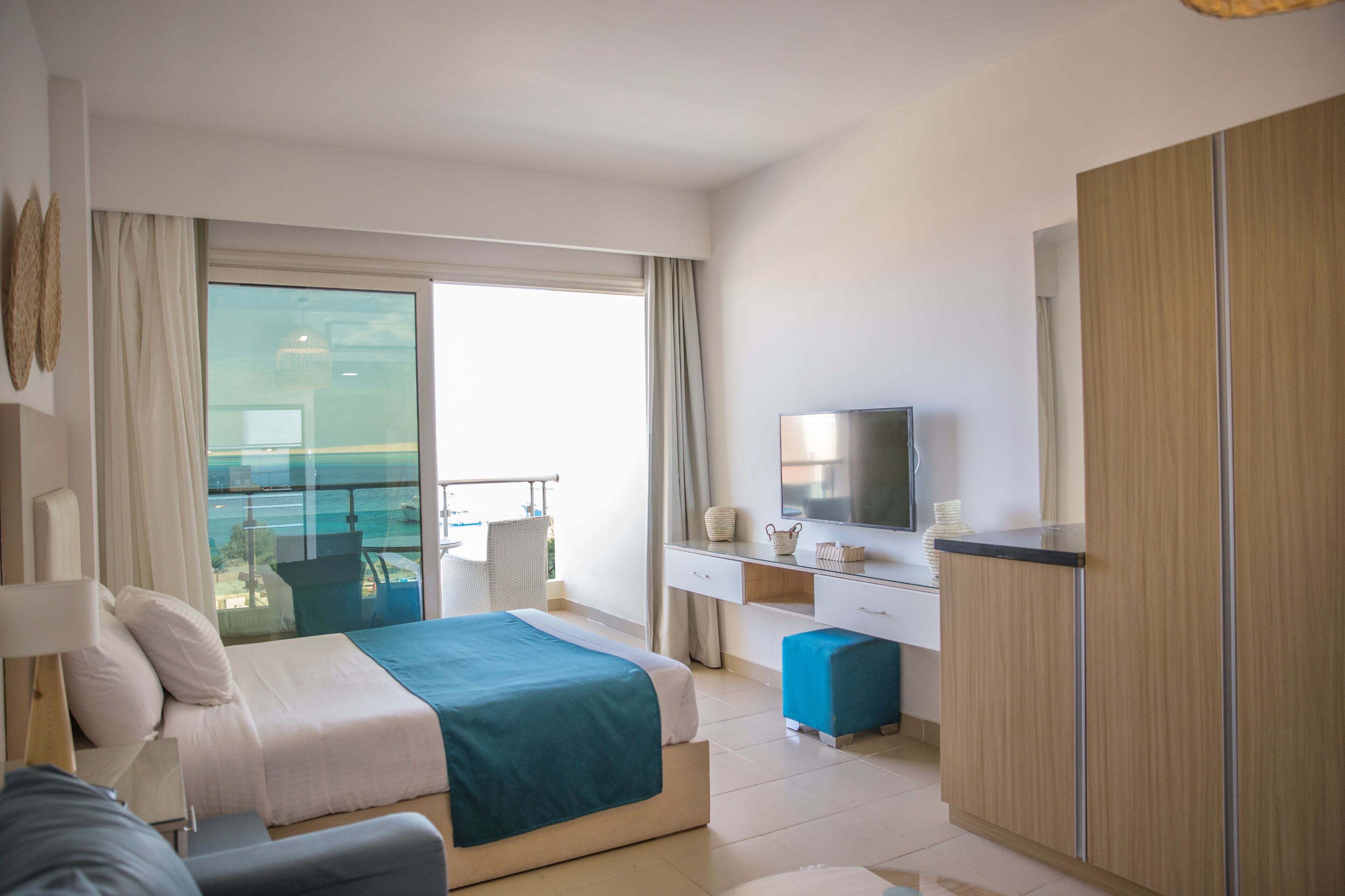 Redcon Suites 3*
