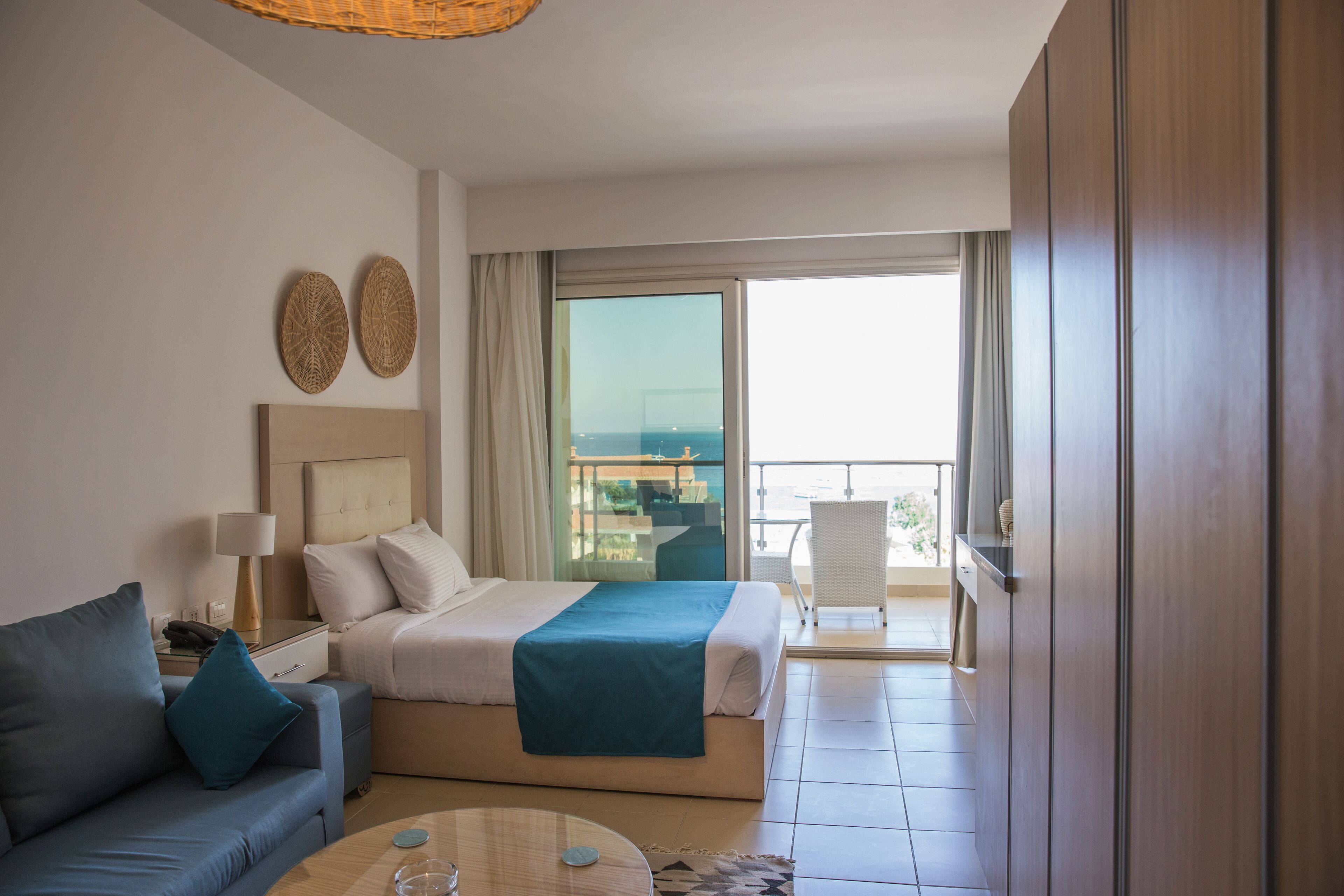 Redcon Suites 3*