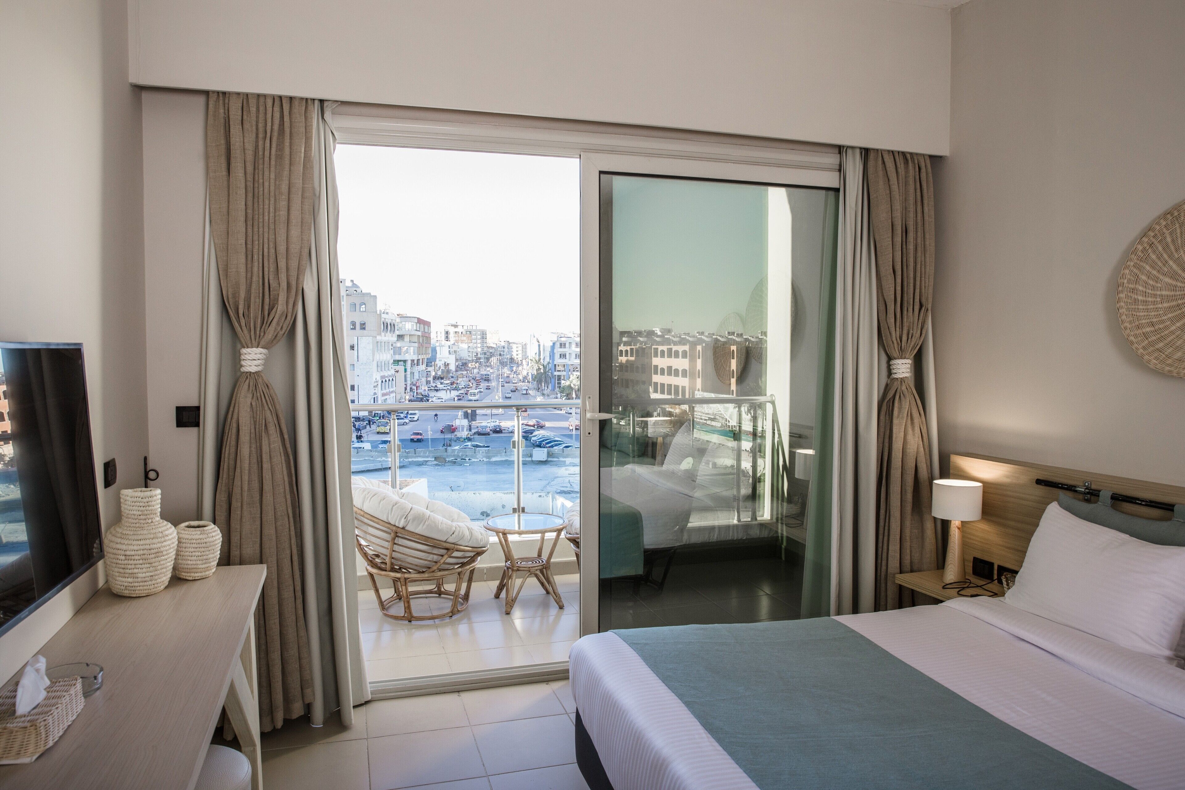 Redcon Suites 3*