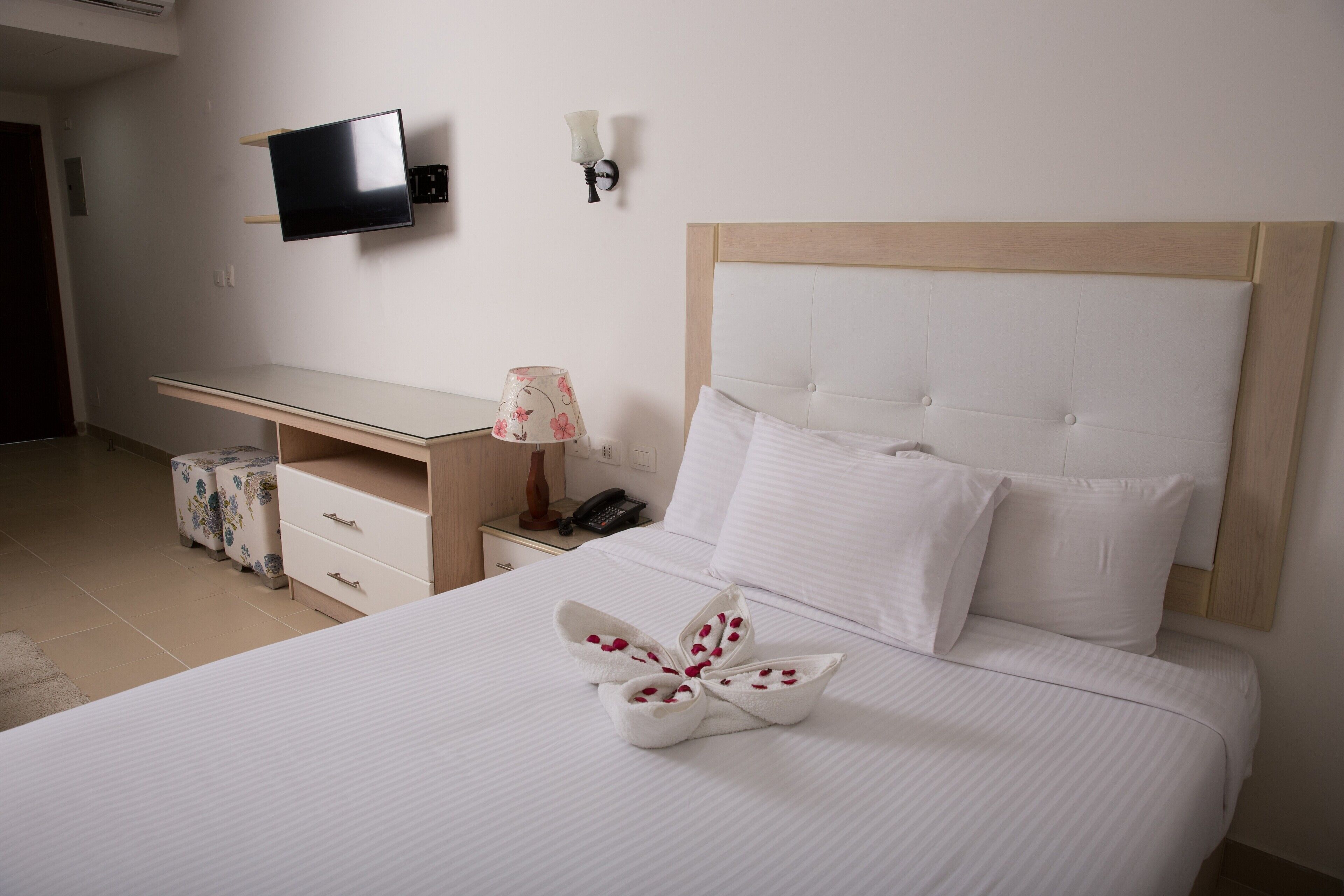 Redcon Suites 3*