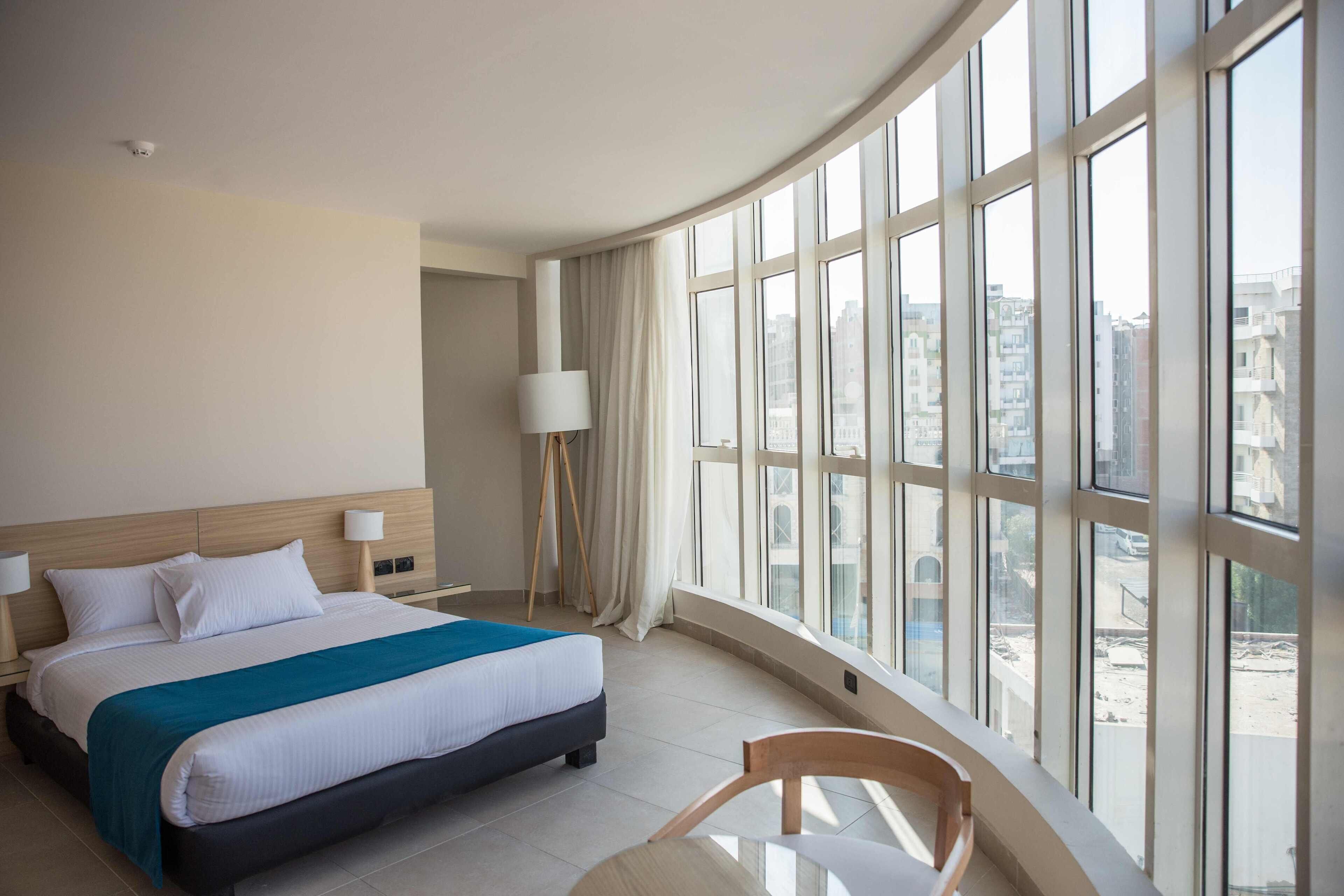 Redcon Suites 3*