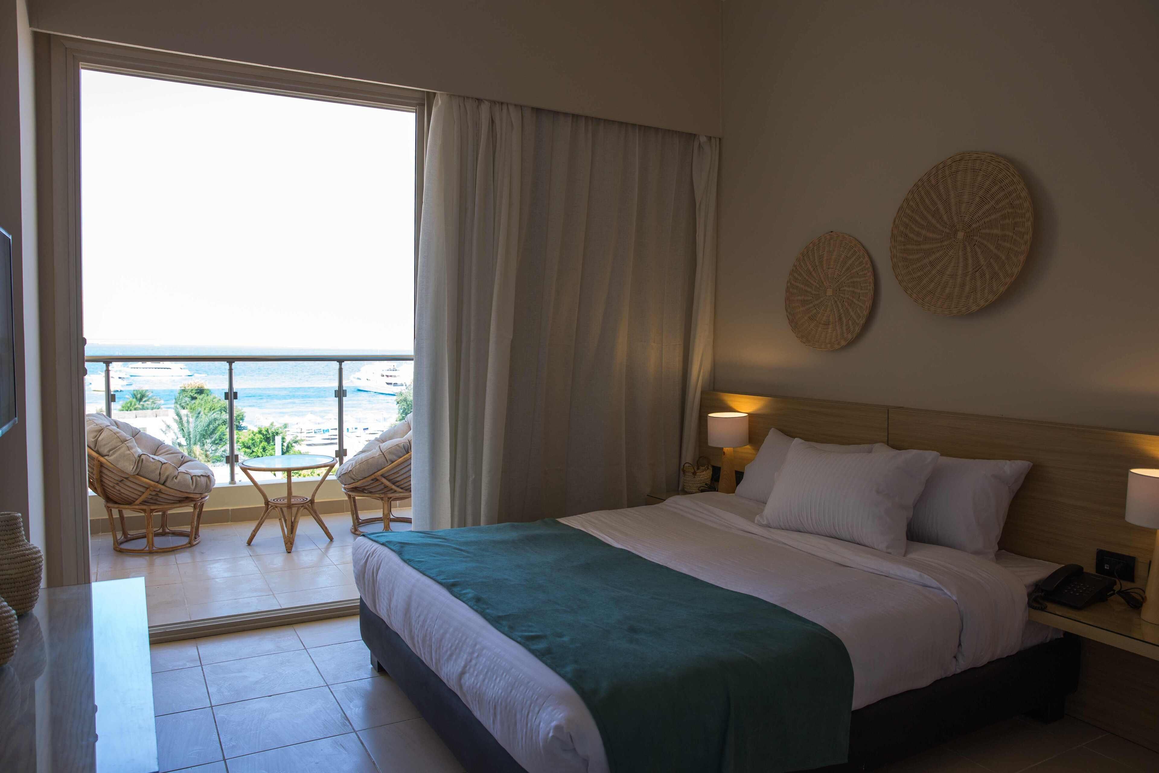 Redcon Suites 3*