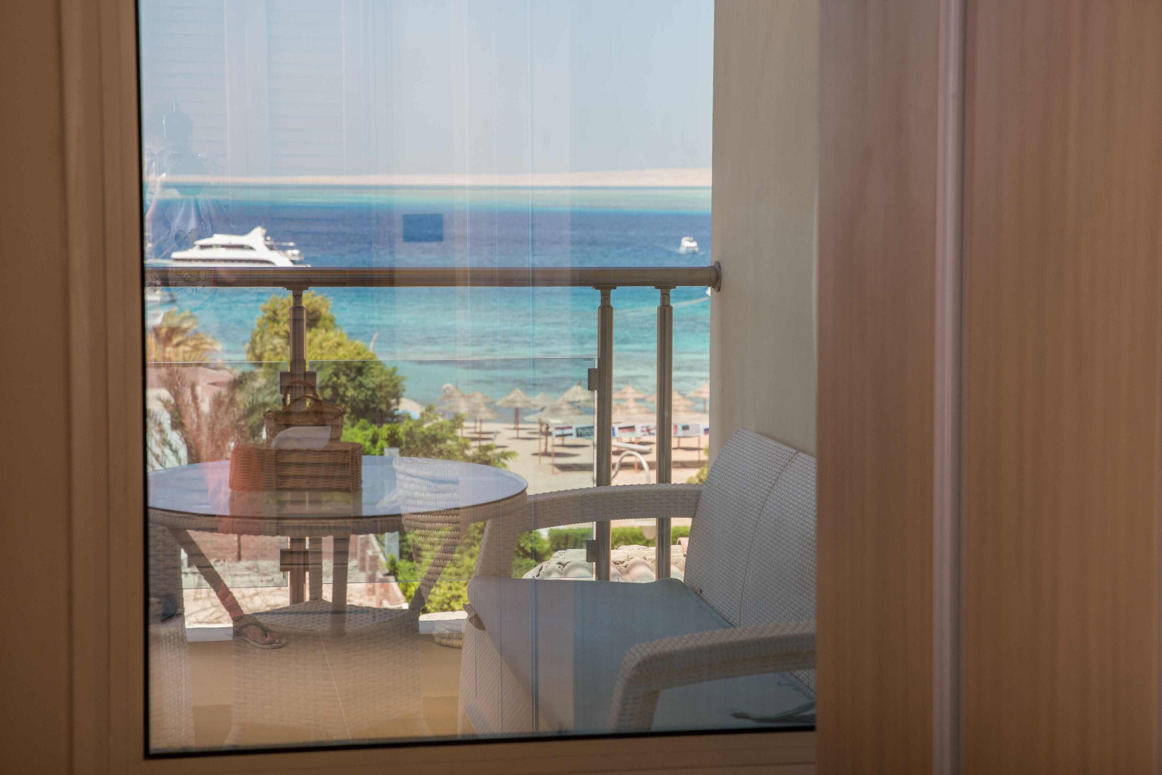 Redcon Suites 3*
