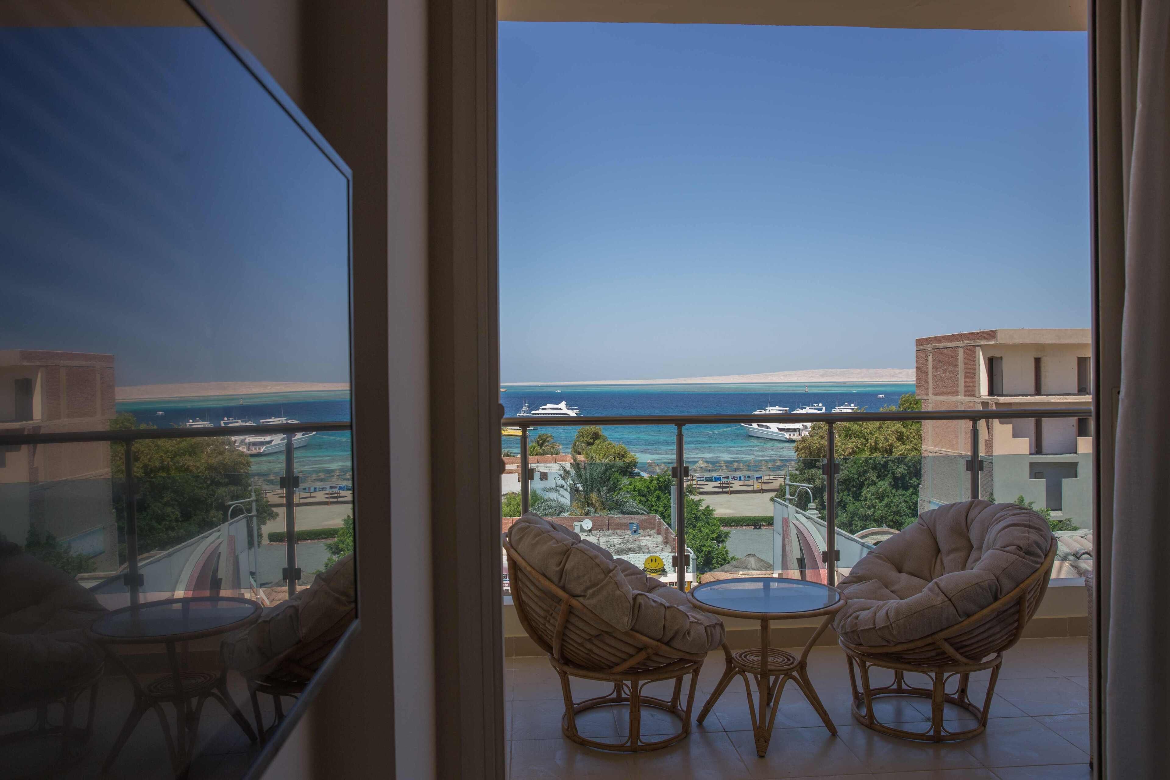 Redcon Suites 3*