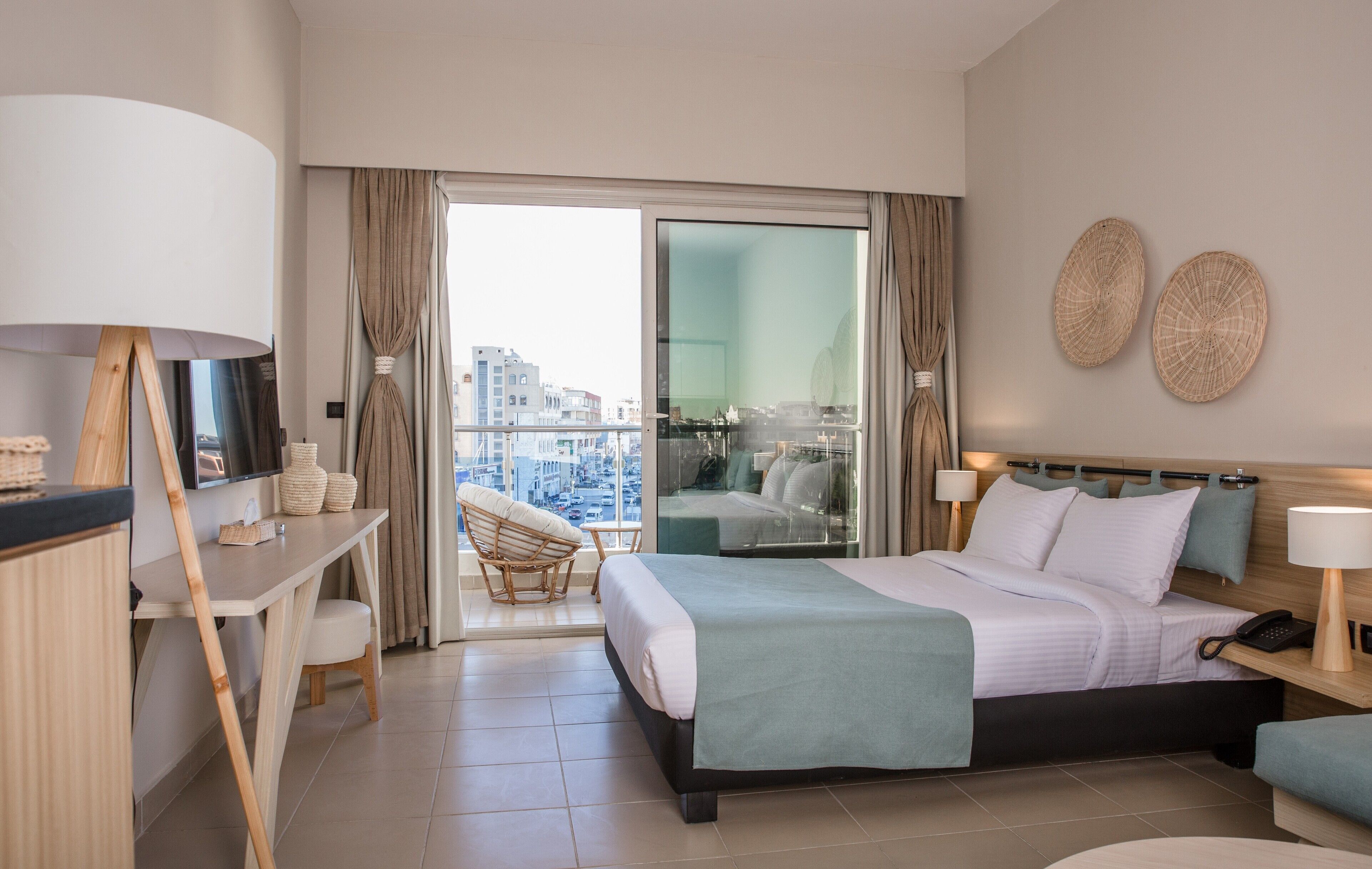 Redcon Suites 3*