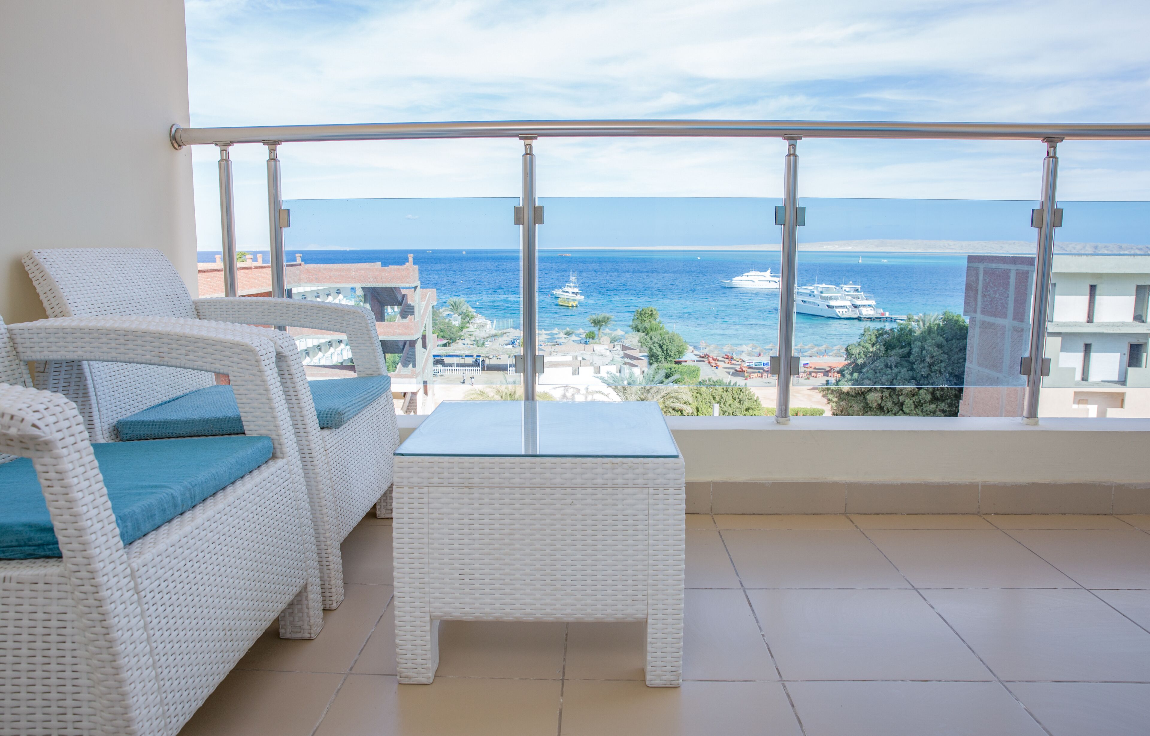 Redcon Suites 3*