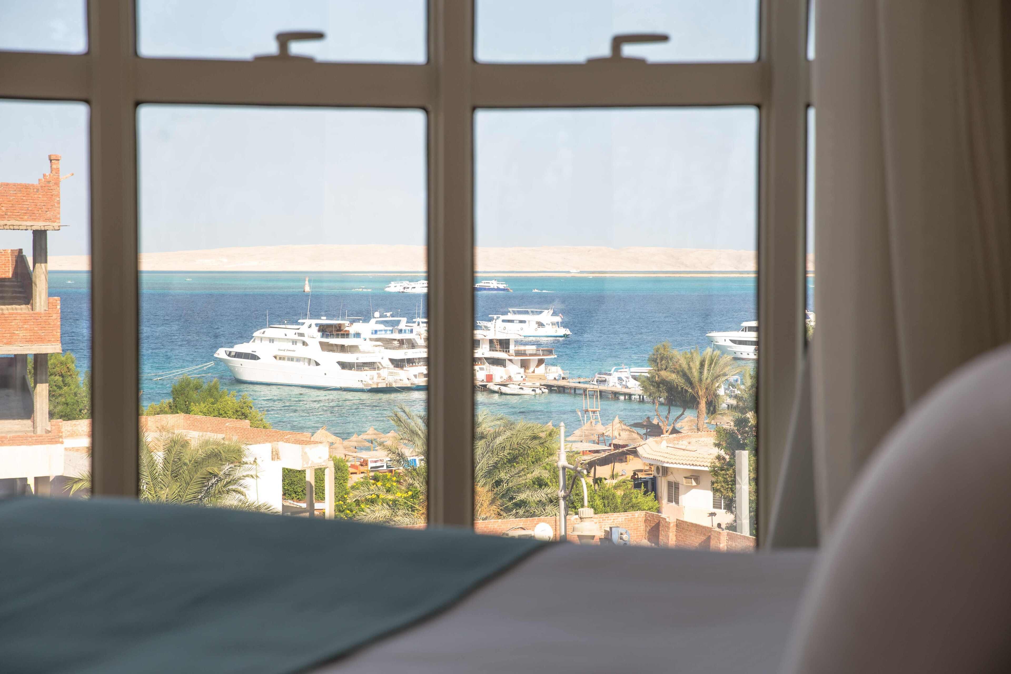 Redcon Suites 3*