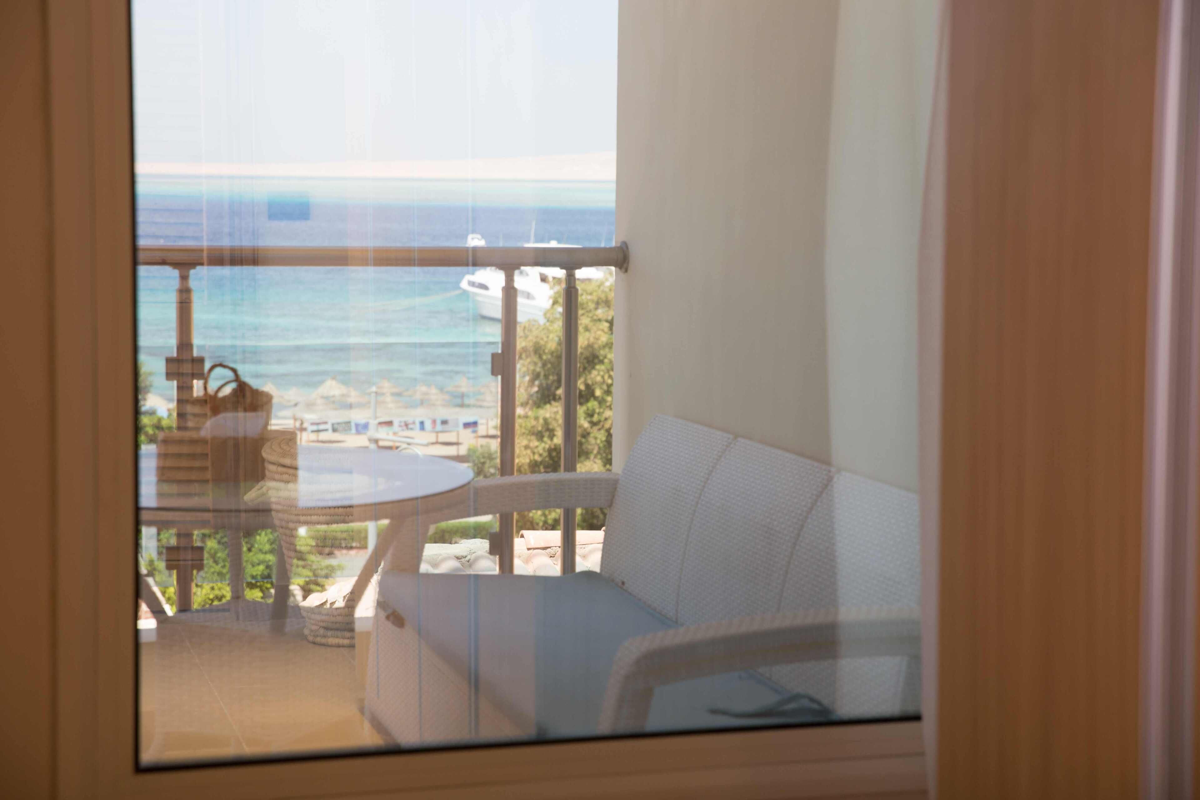 Redcon Suites 3*