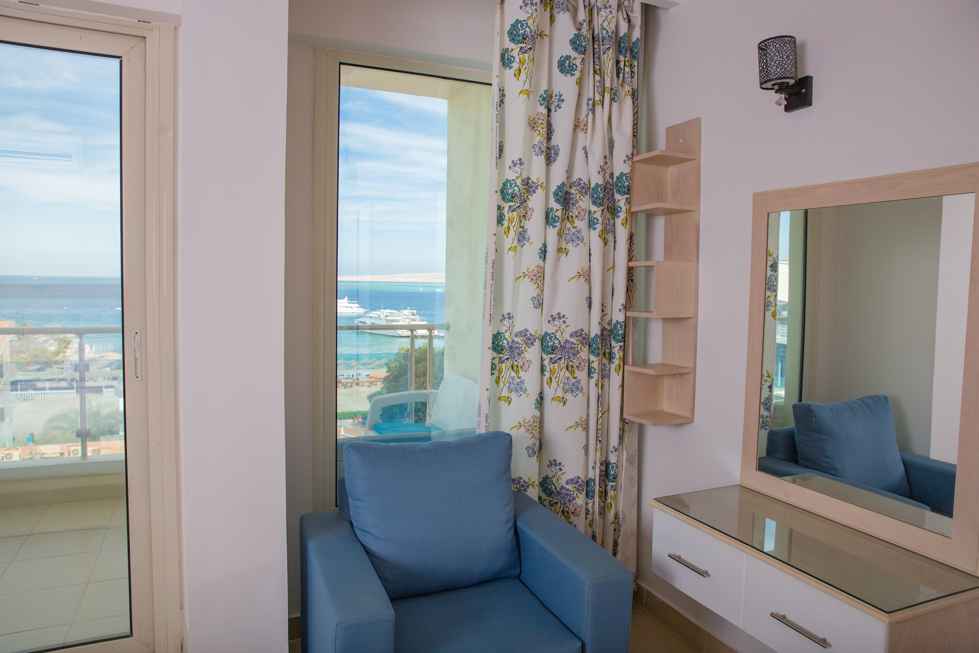 Redcon Suites 3*