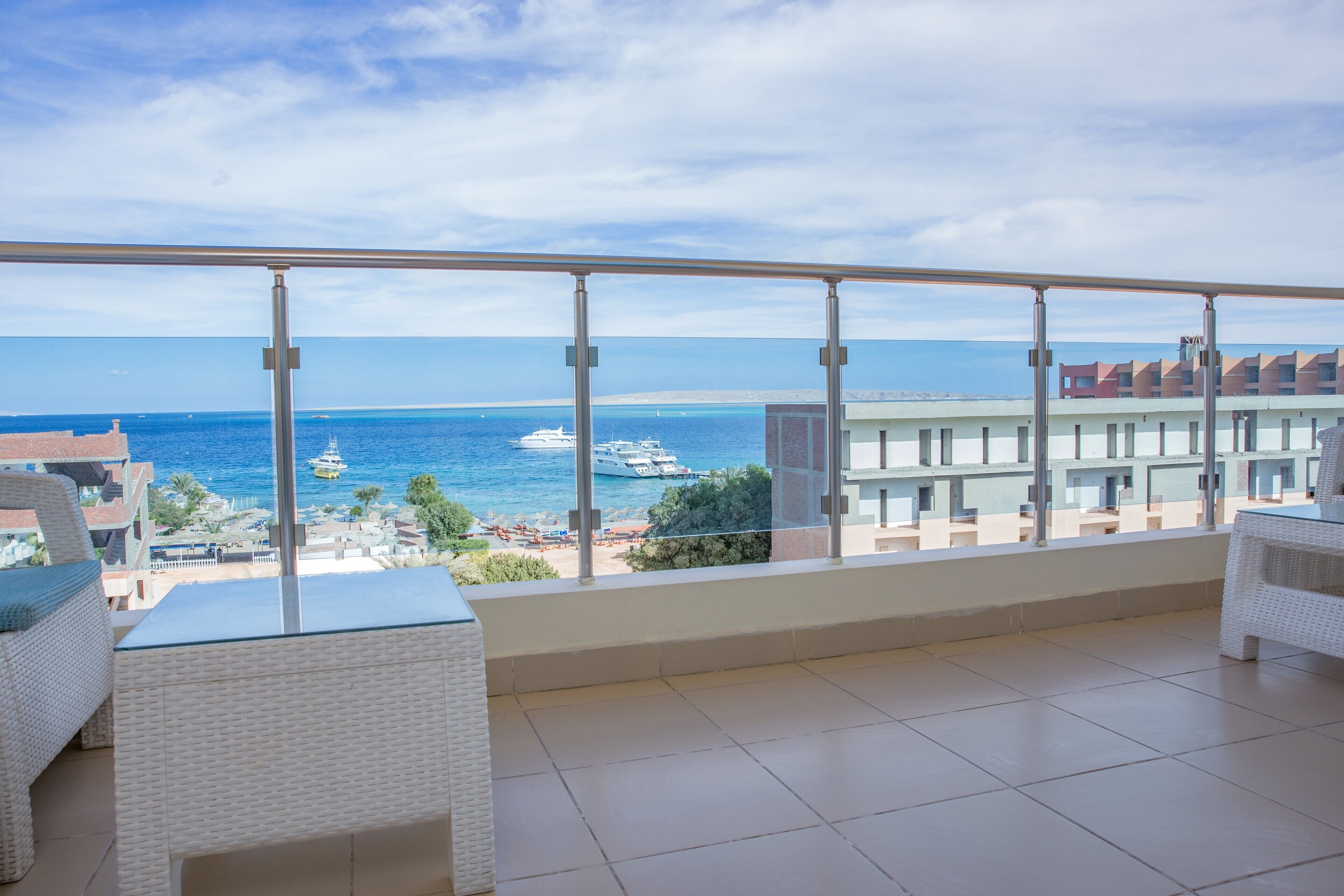 Redcon Suites 3*