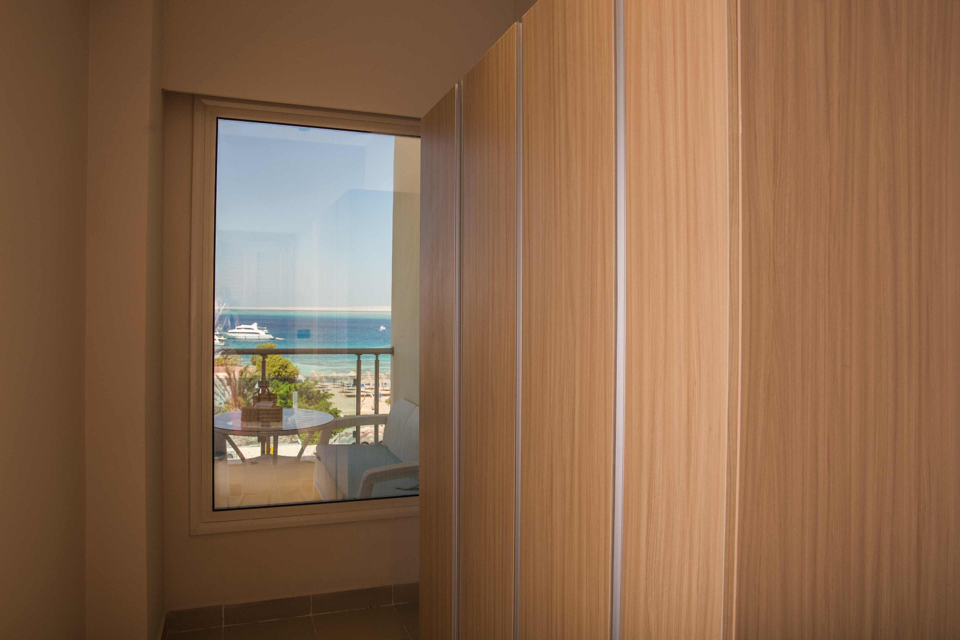 Redcon Suites 3*