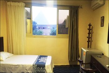 3 Pyramids View Inn 3*