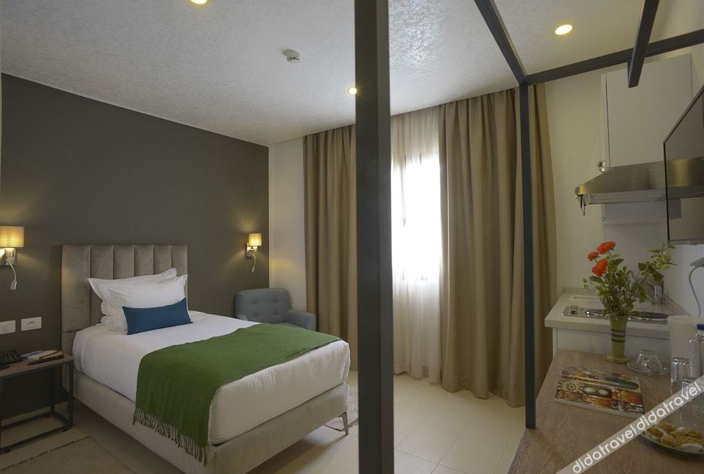 Maia Hotel Suites 0*