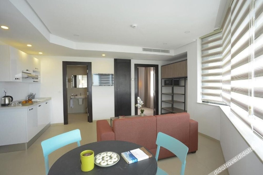 Maia Hotel Suites 0*