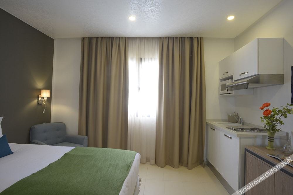 Maia Hotel Suites 0*