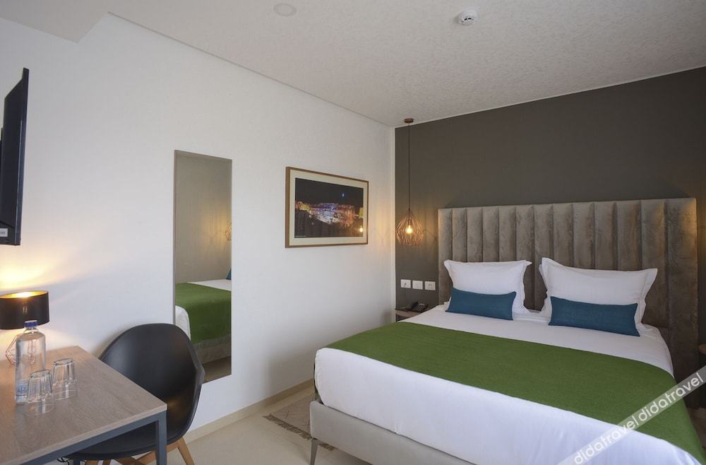 Maia Hotel Suites 0*