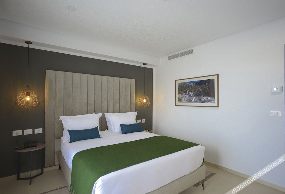 Maia Hotel Suites 0*