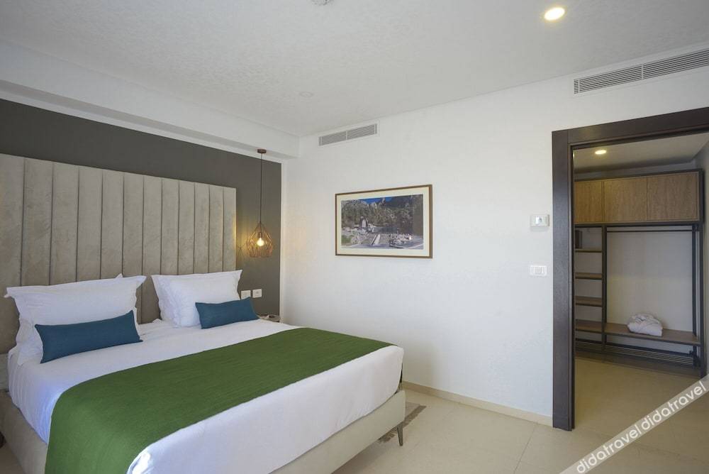 Maia Hotel Suites 0*