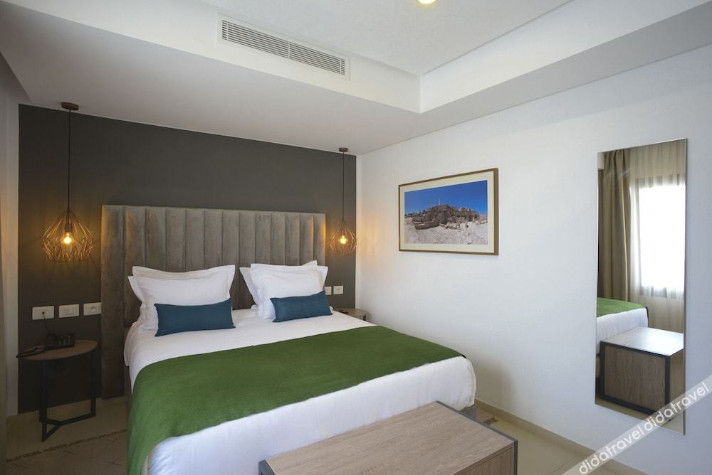 Maia Hotel Suites 0*