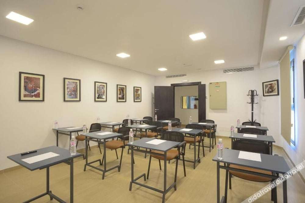 Maia Hotel Suites 0*