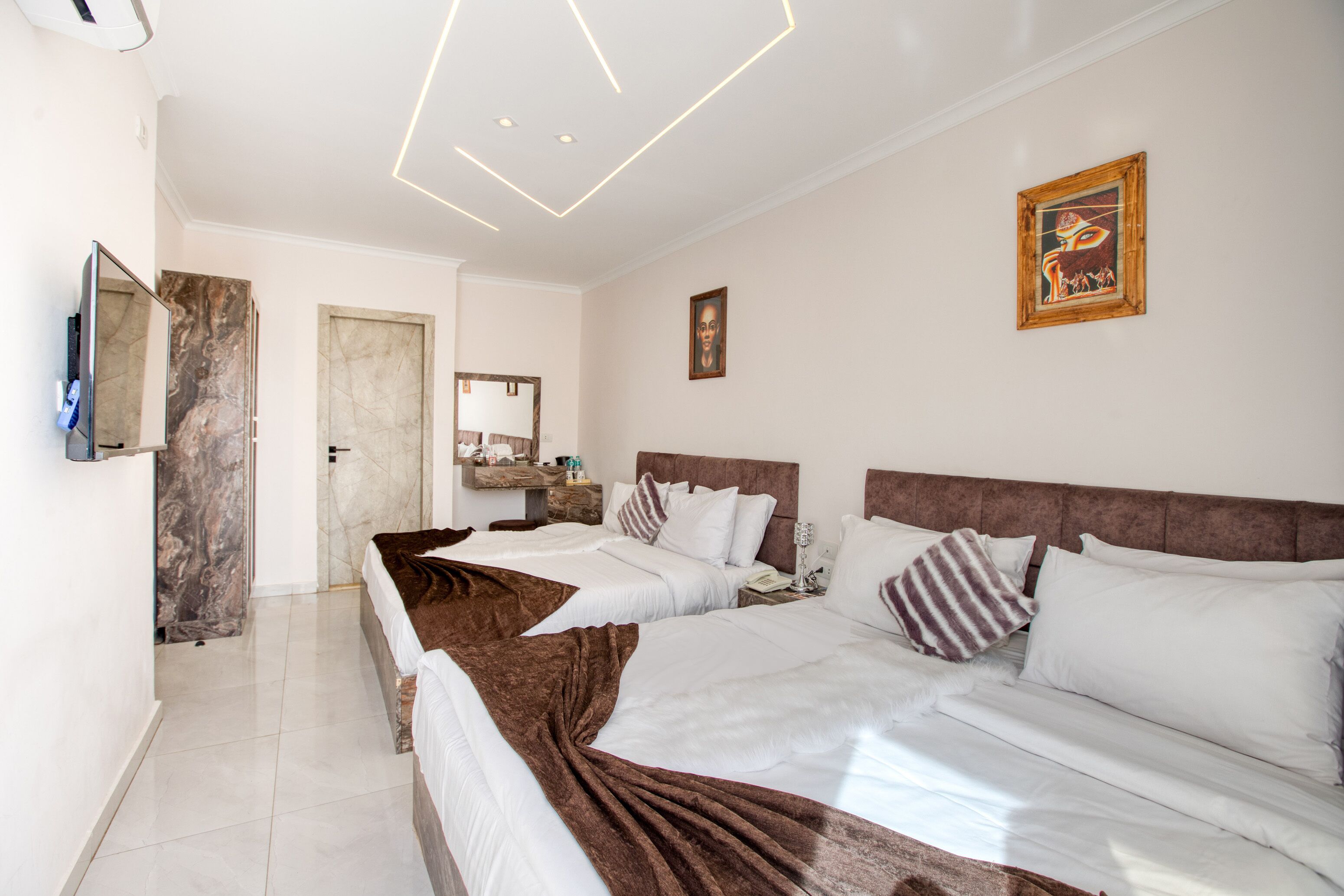 Shadow Pyramids View Inn 4*