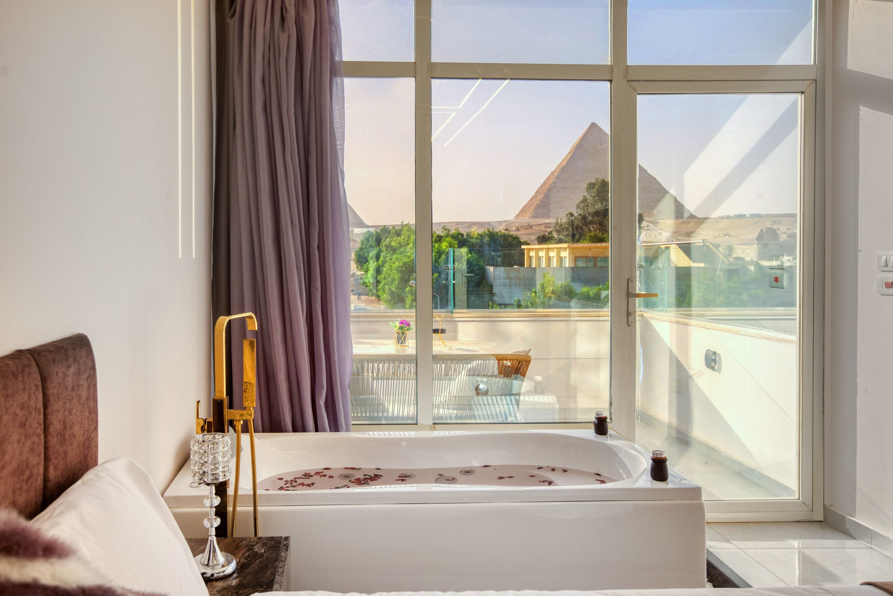 Shadow Pyramids View Inn 4*