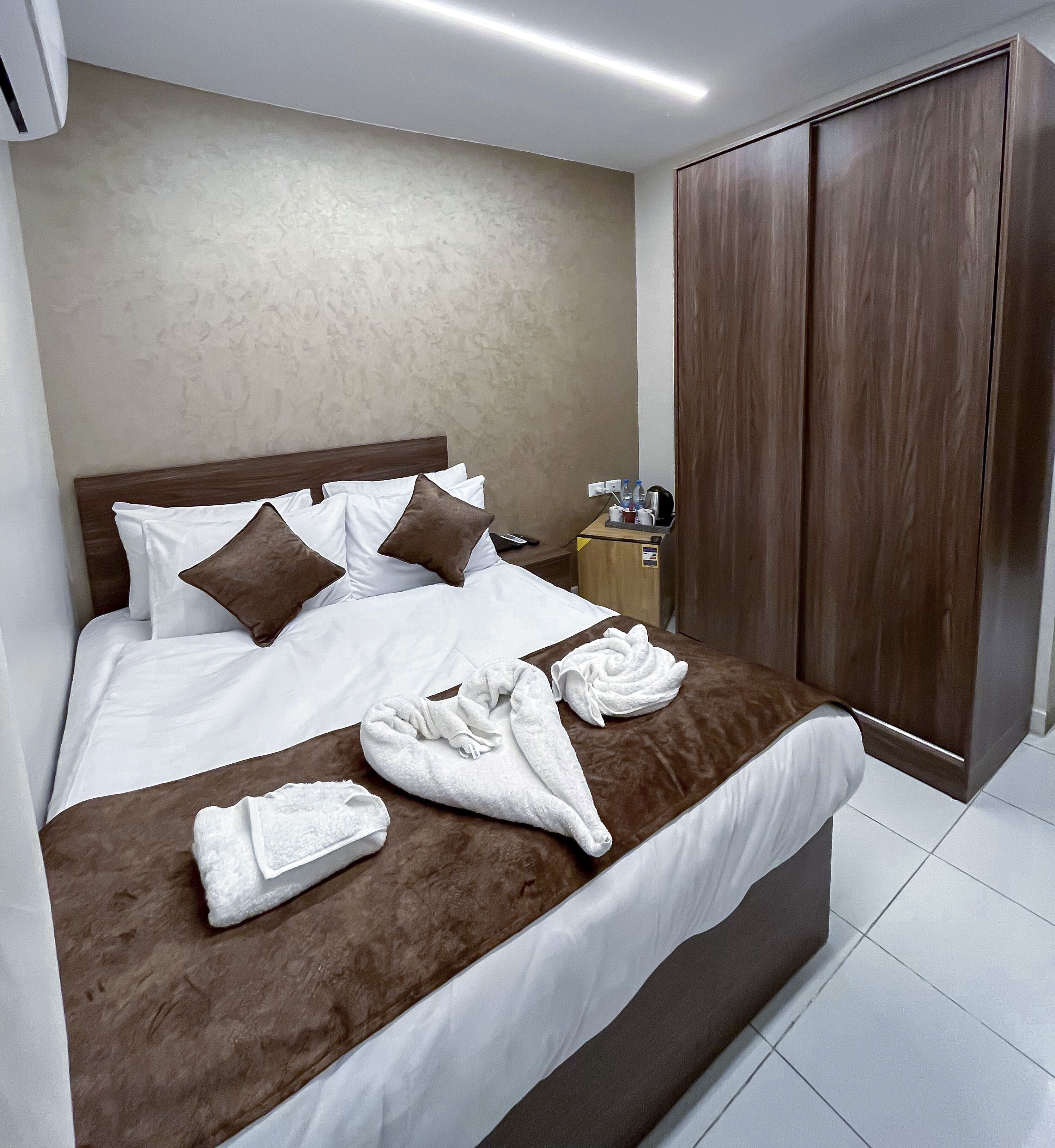 Shadow Pyramids View Inn 4*