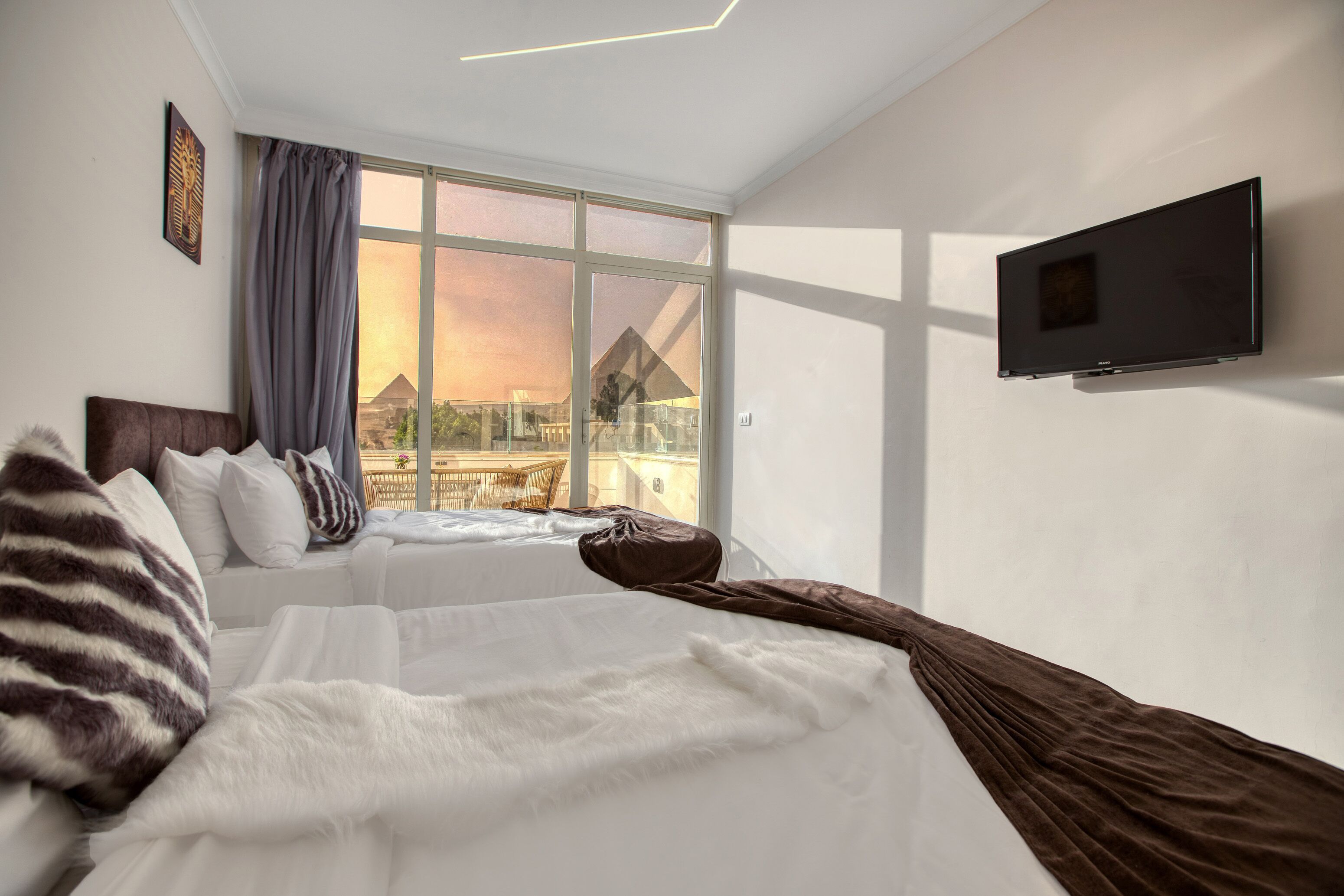 Shadow Pyramids View Inn 4*