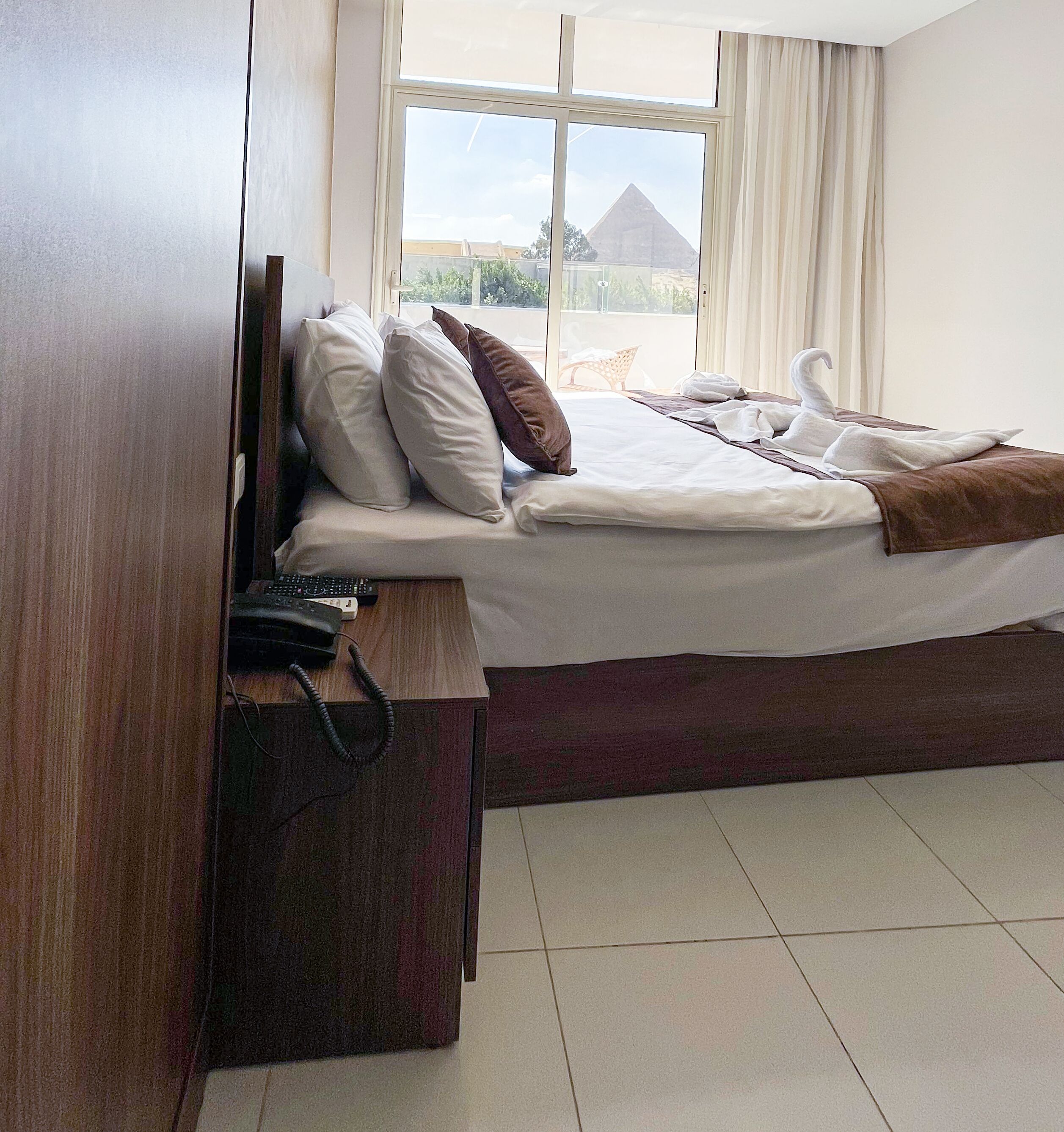 Shadow Pyramids View Inn 4*