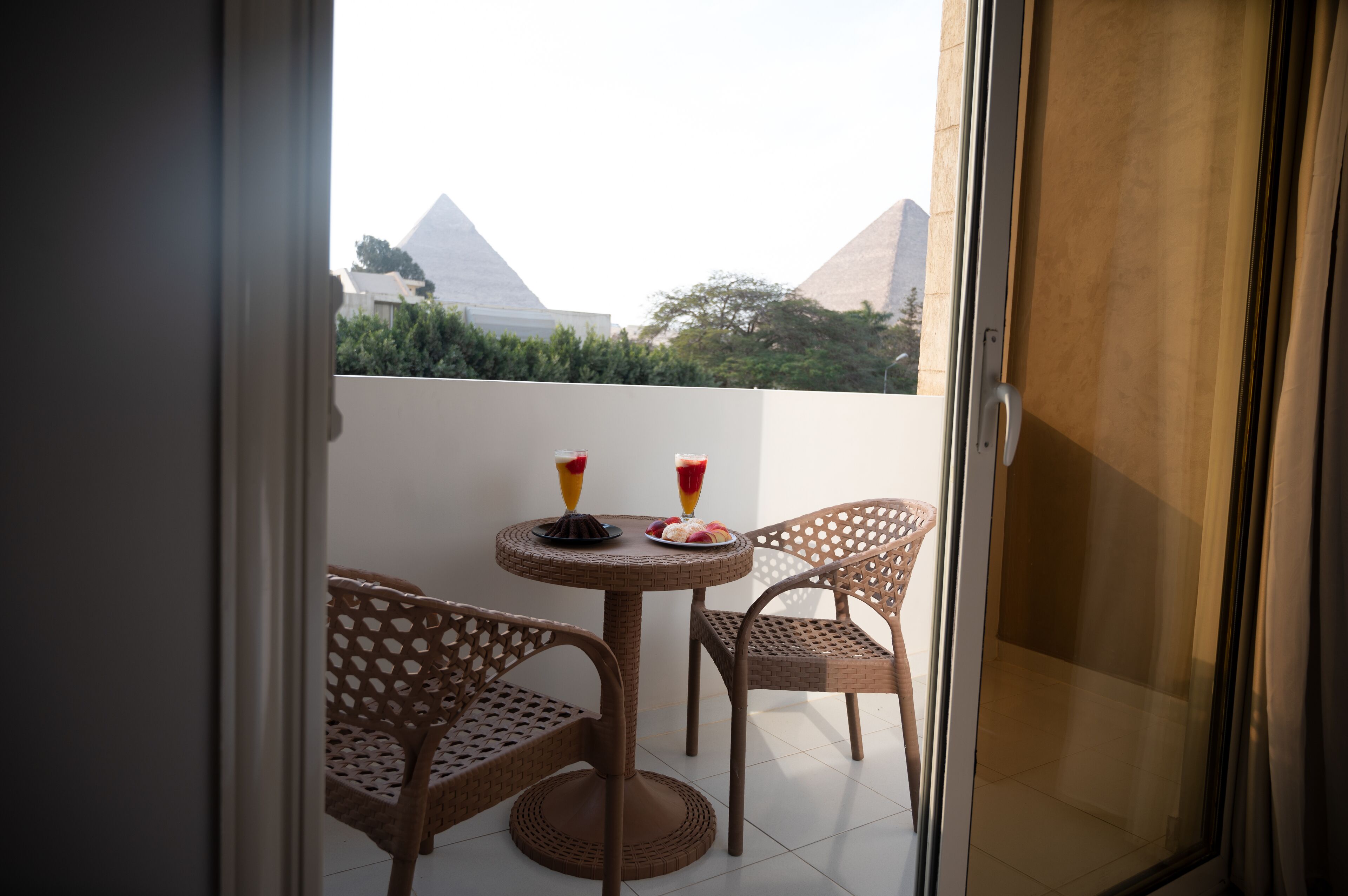 Shadow Pyramids View Inn 4*