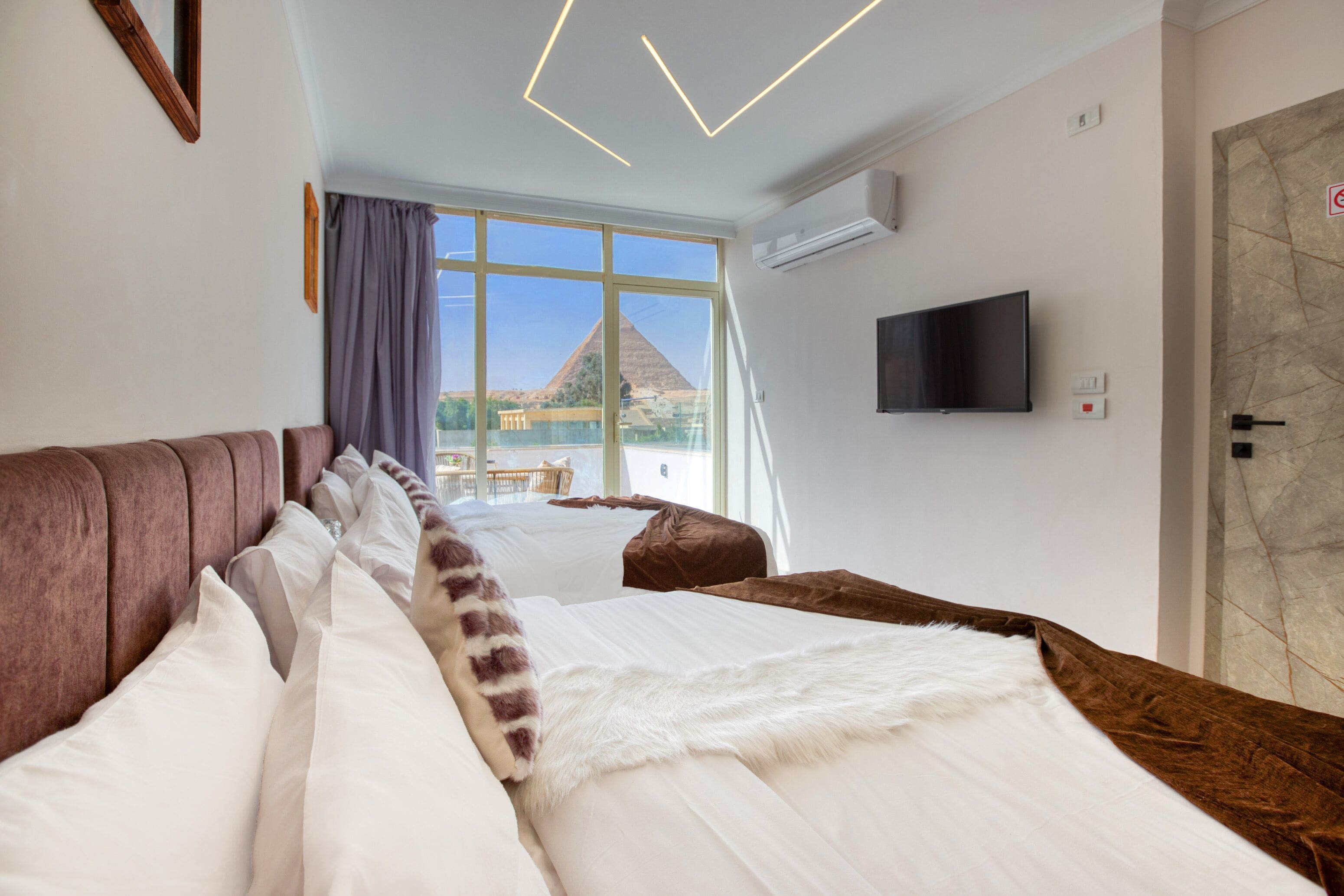 Shadow Pyramids View Inn 4*
