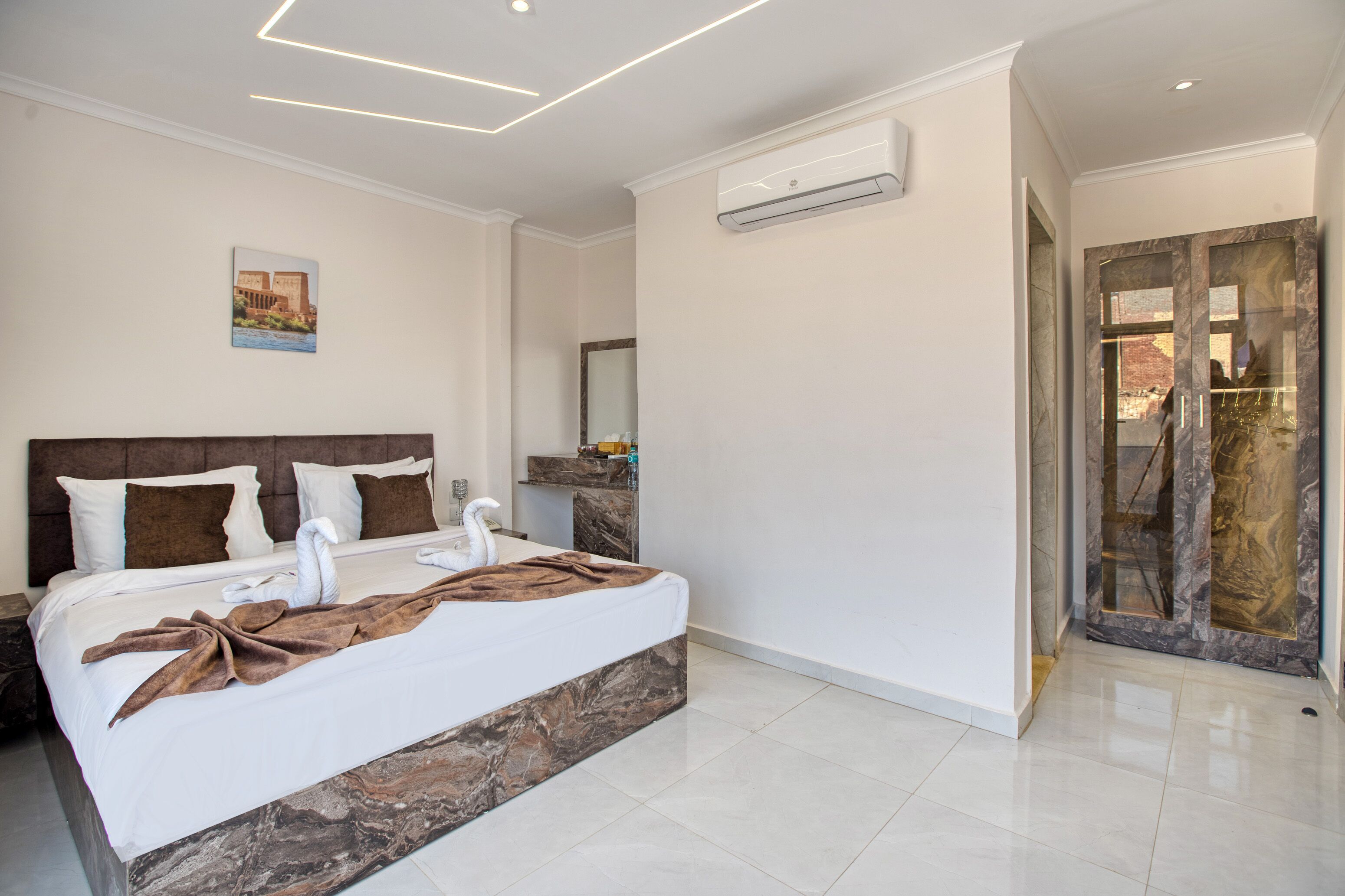 Shadow Pyramids View Inn 4*
